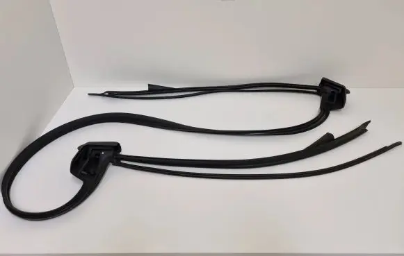 BMW 1 E82 E88 Windshield trim 7164997 11218910 PA66306GF