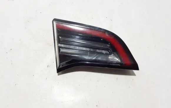 Tesla Model 3 Tailgate rear/tail lights 1077401-00-G