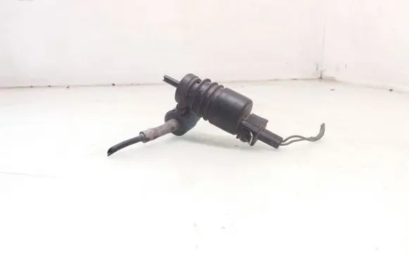 Volkswagen Golf III Windscreen/windshield washer pump