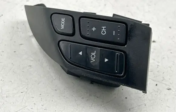 Honda CR-V Steering wheel buttons/switches M33509