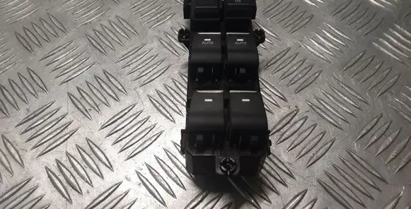 Hyundai Tucson TL Electric window control switch 93570D3600
