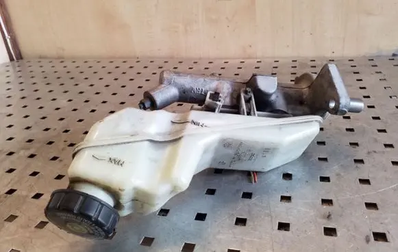 Toyota Corolla E120 E130 Master brake cylinder 74471245