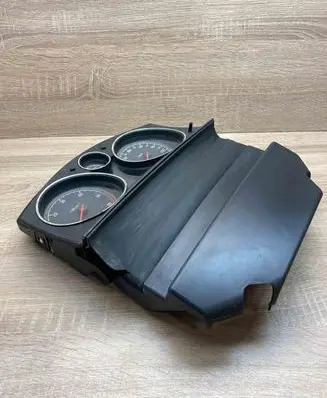 Opel Zafira B Speedometer (instrument cluster) 13216684 331985437