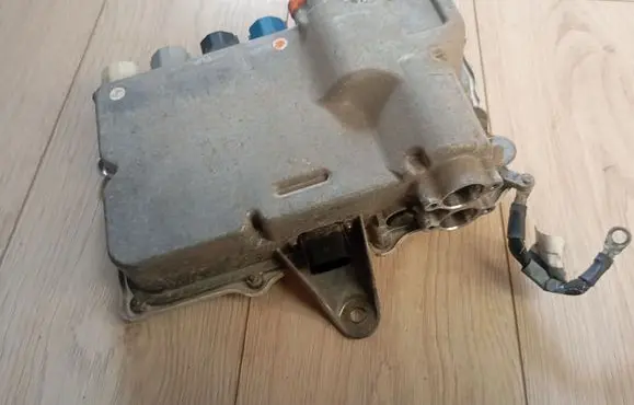 Tesla Model S Voltage converter inverter 105989100D