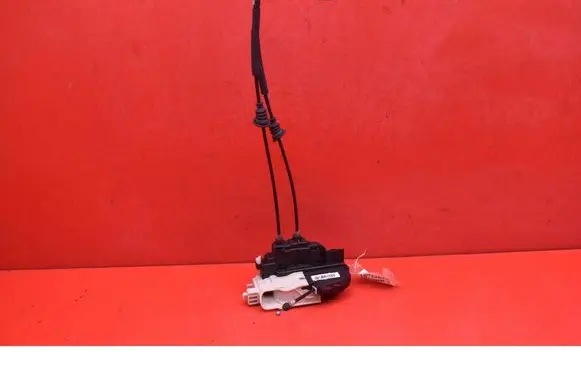 Hyundai i30 Front door lock 813202L030