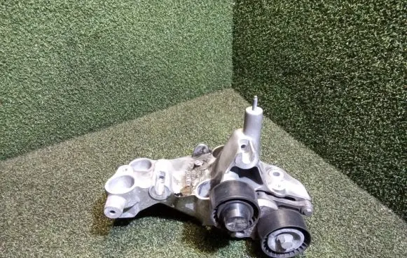 Renault Master III Generator/alternator bracket 117102273R 8200518424