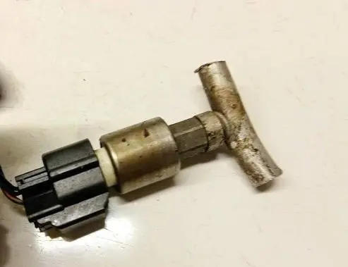 Ford Focus Air conditioning (A/C) pressure sensor C2525