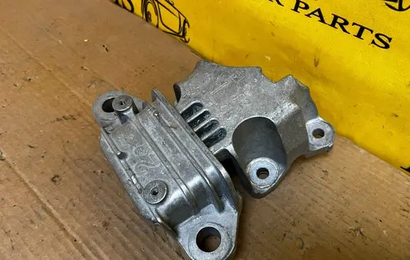 Ford Kuga III Gearbox mounting bracket LX617M121FC