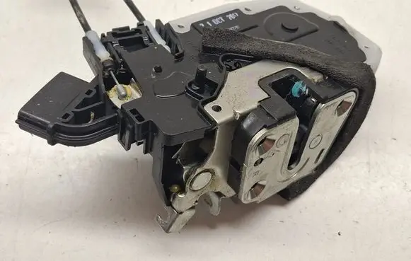 Nissan Leaf I (ZE0) Rear door lock Y2614510