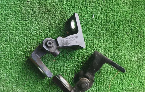 Audi A4 S4 B8 8K Front door upper hinge 8K0831402E 8K0831402B