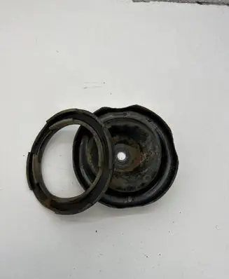 Subaru XV I Coil spring mount 