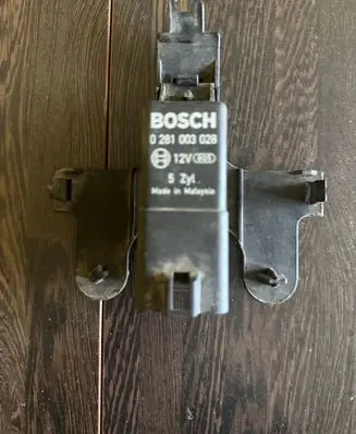 Volkswagen Crafter Glow plug pre-heat relay 0281003028