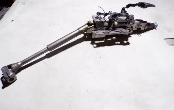 Volkswagen Touran II Steering wheel axle