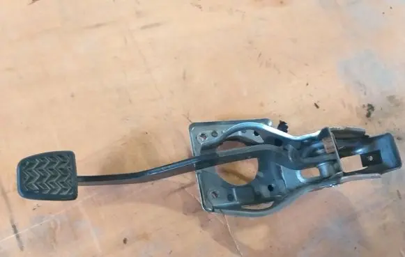 Toyota Avensis T250 Brake pedal