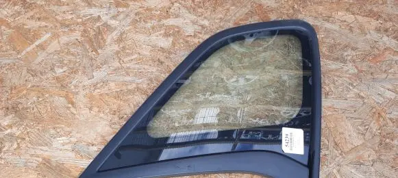 KIA Carens II Rear side window