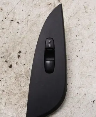 Nissan Pulsar Quarter vent window switch 809613ZP0A