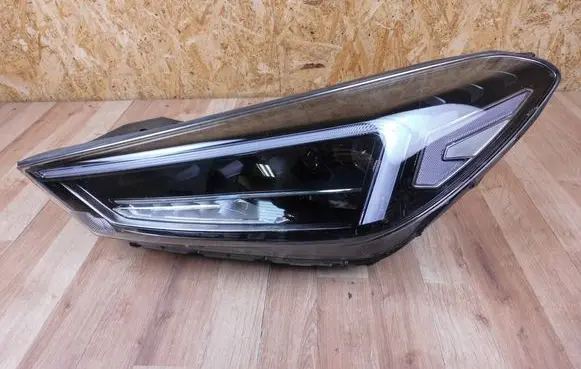 Hyundai Tucson TL Headlight/headlamp 92101D7700 D792121C10 D792111A10