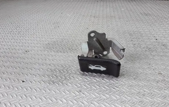 Engine bonnet (hood) release handle