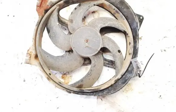 Renault 19 Radiator cooling fan shroud