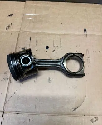 Peugeot 308 Piston with connecting rod