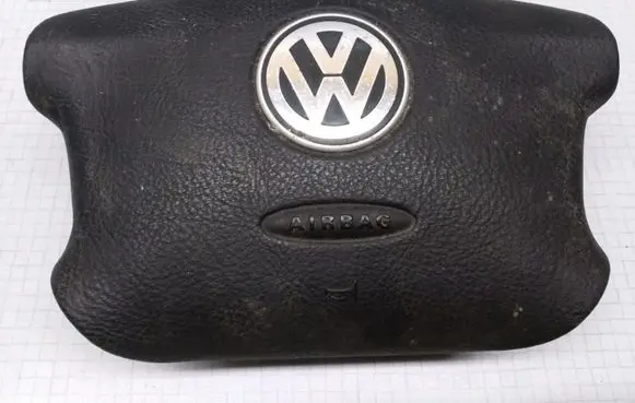 Volkswagen Golf IV Steering wheel airbag 3B0880201BM 137705101