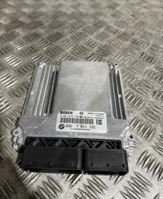 BMW 5 E60 E61 Engine control unit/module 7811151