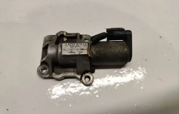Volvo XC90 Camshaft vanos timing valve 8670421