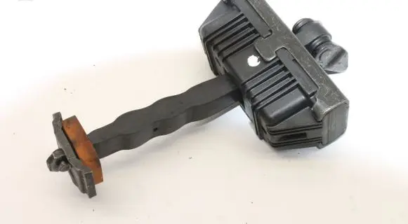 BMW X5 E70 Front door check strap stopper