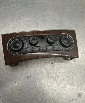 Mercedes-Benz C W203 Climate control unit A2038303085 9140010525