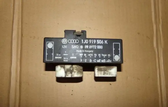 Volkswagen Golf IV Coolant fan relay 1J0995506K