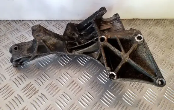 Volkswagen II LT Generator/alternator bracket 074145169F