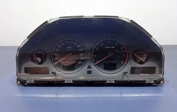Volvo V70 Speedometer (instrument cluster) 8637993