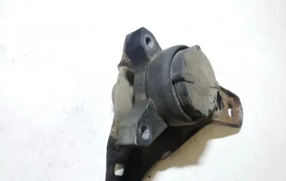 Engine mount bracket