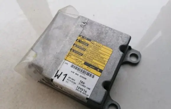 Toyota Corolla E120 E130 Airbag control unit/module 211082108 211082-108