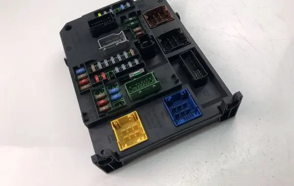 Citroen C4 II Fuse box set 9665547480