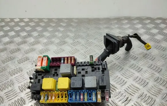 Mercedes-Benz A W176 Fuse module A2469060093