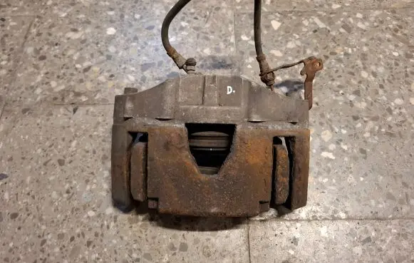 Volvo XC90 Front brake caliper 30657307