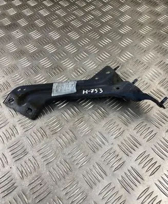 Audi Q5 SQ5 Fender mounting bracket 8R0821136