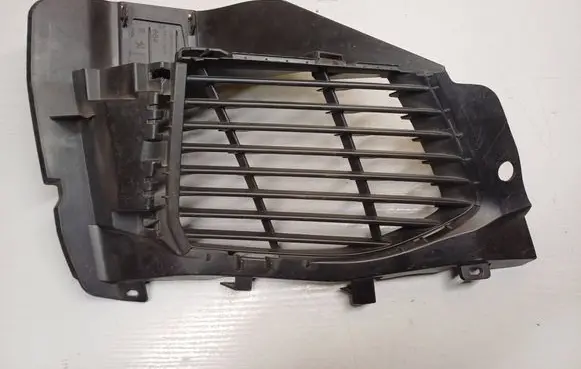 Peugeot 5008 II Front bumper corner part panel trim C06760091