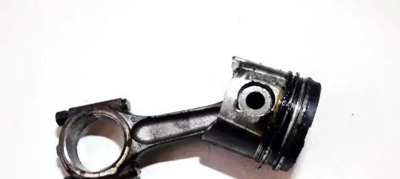Citroen Xsara Piston with connecting rod