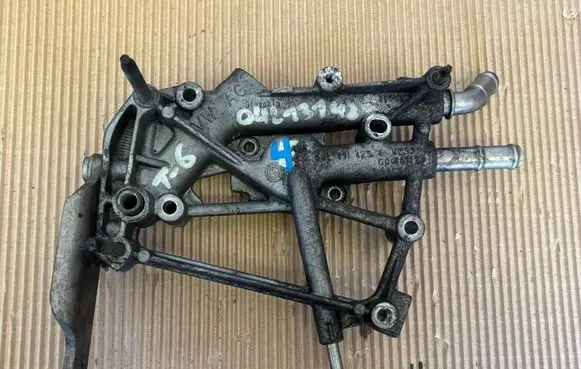 Engine coolant pipe/hose