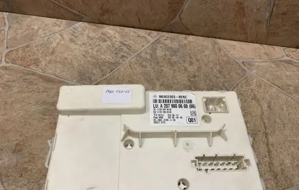 Mercedes-Benz E C207 W207 Central body control module A2079000600
