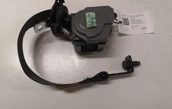 Chevrolet Captiva Third row seat belt 040103