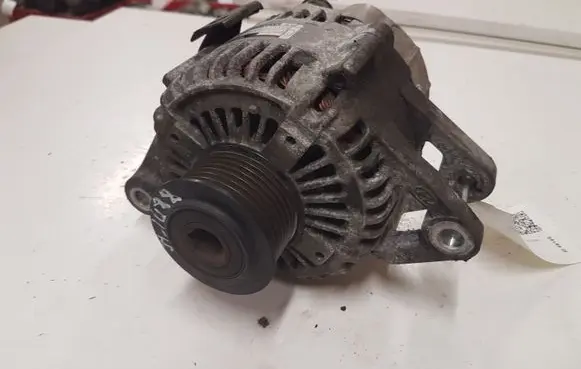 KIA Sorento Generator/alternator 373004A300 021319212