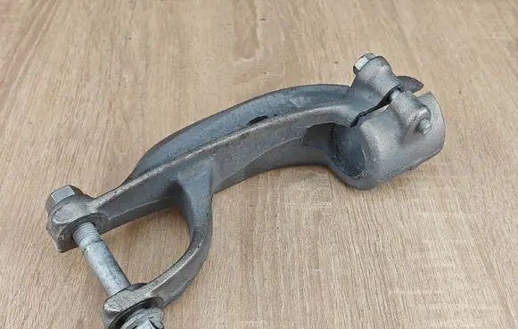 BMW X6 G06 Lower shock absorber bracket 6876684