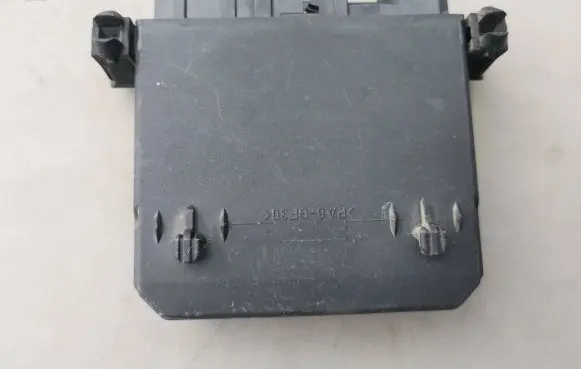 Mercedes-Benz C W203 Door control unit/module 2108207526 356825 7D38964