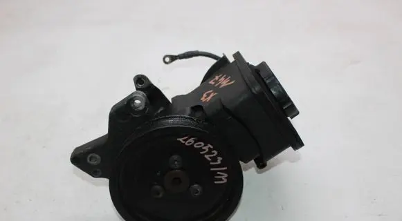 BMW X3 E83 Power steering pump 7692974536 340519601F
