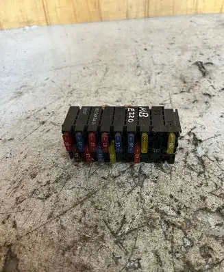 Mercedes-Benz E W210 Fuse box set 0015458401