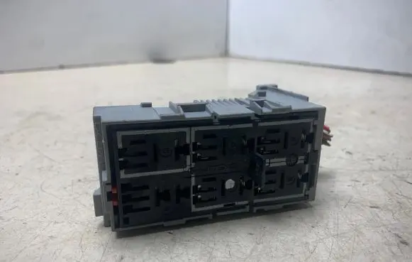 Opel Meriva A Relay mounting block 93363145