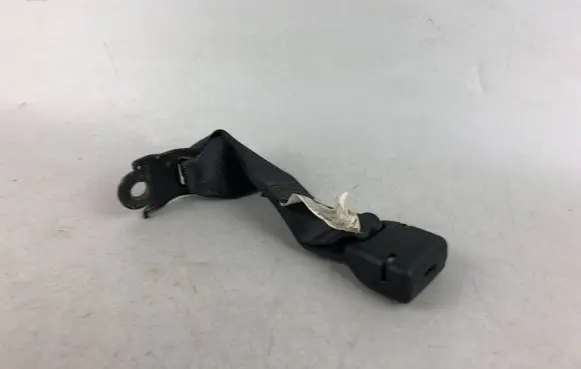 Subaru Forester SJ Middle seatbelt buckle (rear) 